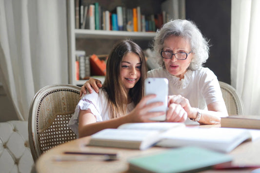 Regalo perfetto per i nonni: emozionare con un libro che raccoglie la loro storia